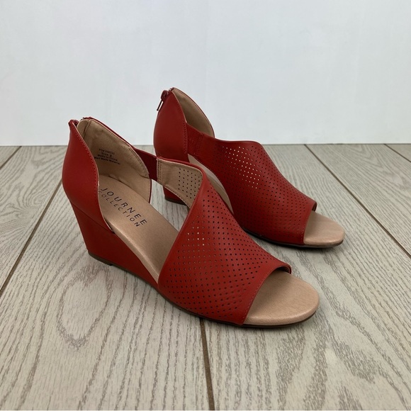 Journee Collection Women's Aretha Perforated Peep Toe Wedge Sandals 9 Rust $95 - Picture 1 of 8
